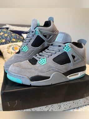 Air Jordan 4 Retro in Grey and Teal